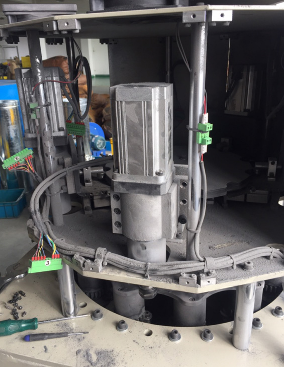 A machine for processing zinc alloy joints A machine for processing zinc alloy joints